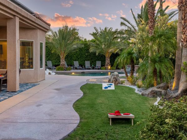 Stunning Contemporary Luxury 5-BD Home with Private Pool in Palm Springs