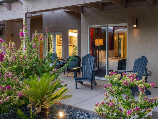 Stunning Contemporary Luxury 5-BD Home with Private Pool in Palm Springs