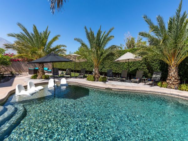 Stunning Contemporary Luxury 5-BD Home with Private Pool in Palm Springs