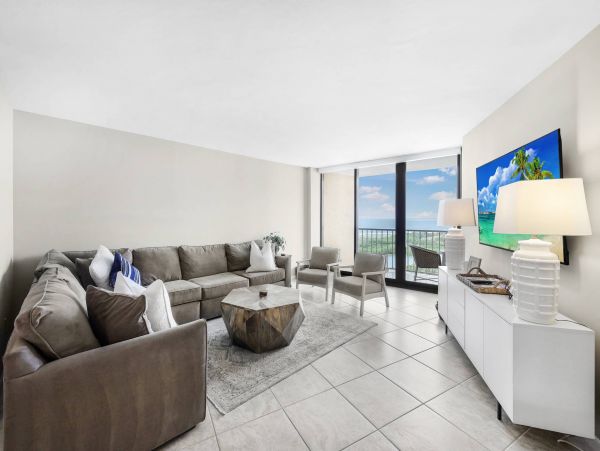 Marco Island Vacation Condo 2 Bedrooms, Pool & Fitness Room