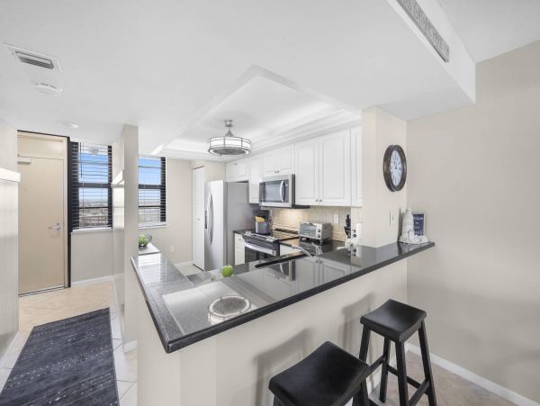Marco Island Vacation Condo 2 Bedrooms, Pool & Fitness Room