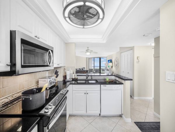 Marco Island Vacation Condo 2 Bedrooms, Pool & Fitness Room