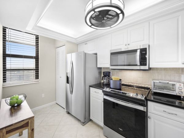 Marco Island Vacation Condo 2 Bedrooms, Pool & Fitness Room