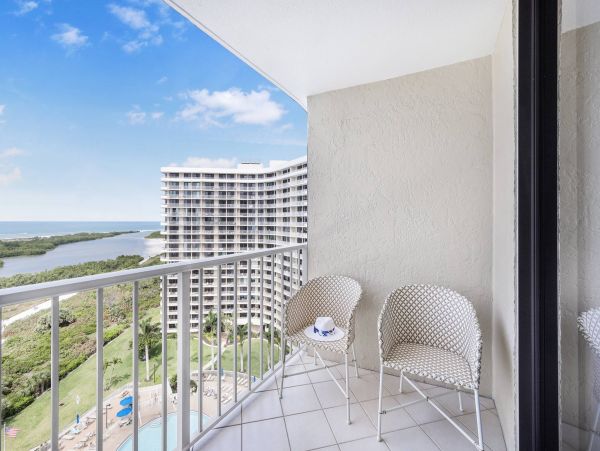 Marco Island Vacation Condo 2 Bedrooms, Pool & Fitness Room