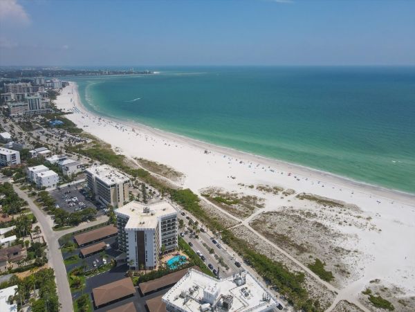 Lido Key Vacation Condo One Bedroom Walk to Beach