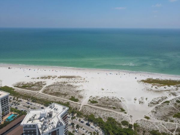 Lido Key Vacation Condo One Bedroom Walk to Beach