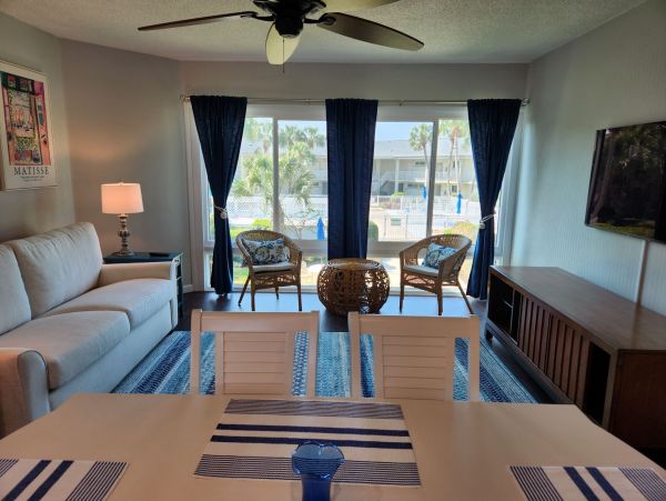 Lido Key Vacation Condo One Bedroom Walk to Beach