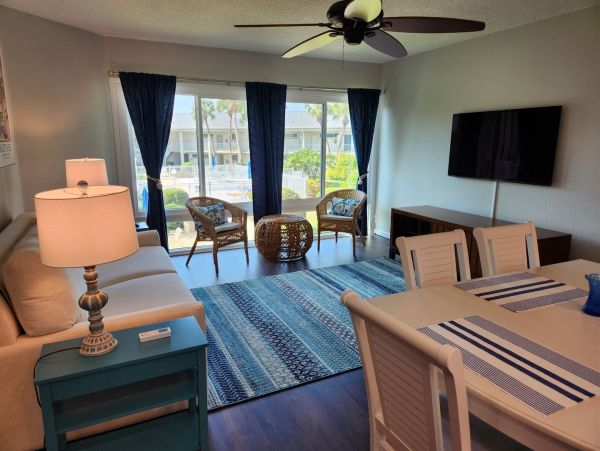 Lido Key Vacation Condo One Bedroom Walk to Beach