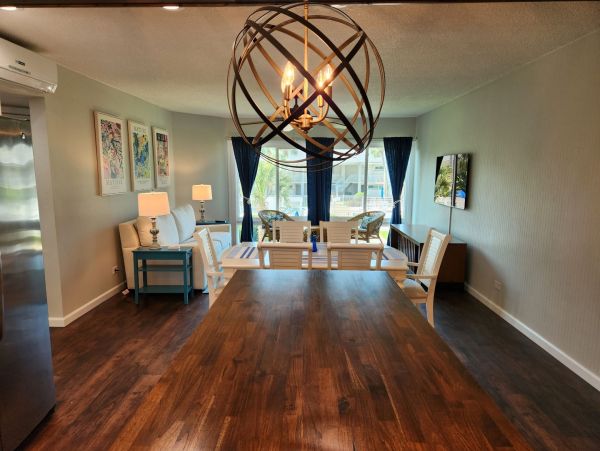 Lido Key Vacation Condo One Bedroom Walk to Beach
