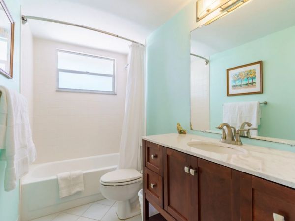 Longboat Key Walk to Beach Two Bedroom Vacation Rental