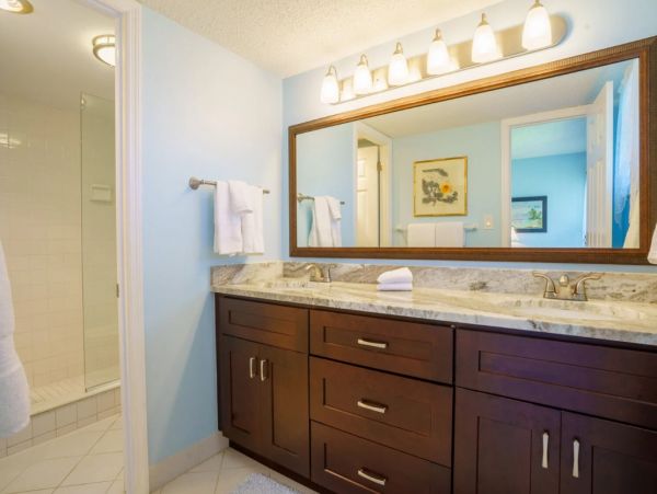 Longboat Key Walk to Beach Two Bedroom Vacation Rental