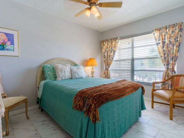 Longboat Key Walk to Beach Two Bedroom Vacation Rental