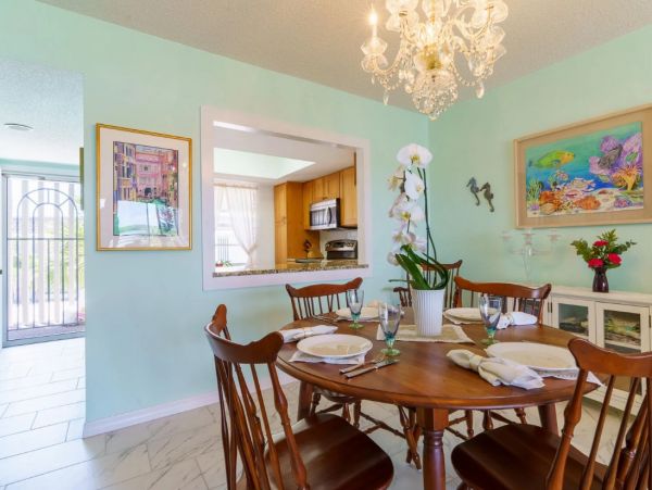 Longboat Key Walk to Beach Two Bedroom Vacation Rental