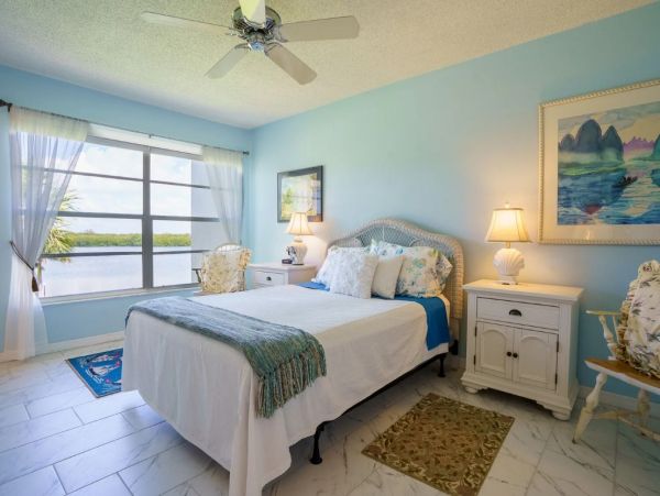 Longboat Key Walk to Beach Two Bedroom Vacation Rental