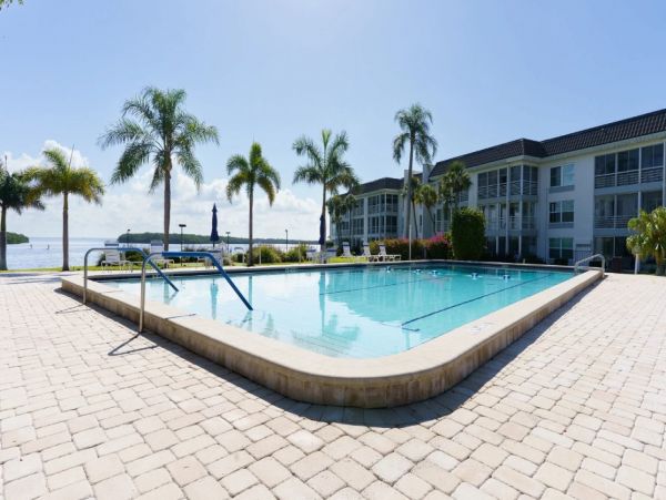 Longboat Key Walk to Beach Two Bedroom Vacation Rental