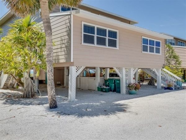Comfortable 3 Bedroom Townhome Right on the beach in Boca Grande