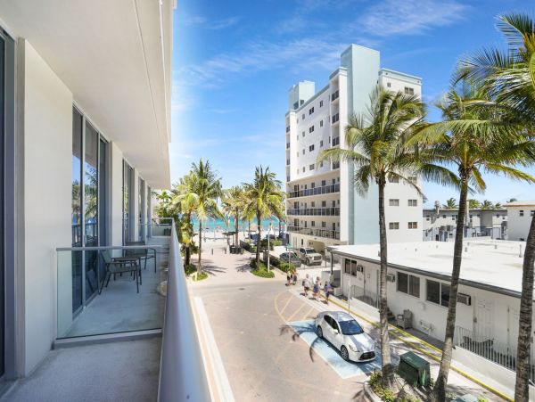 Ocean Front Hollywood Vacation Condo