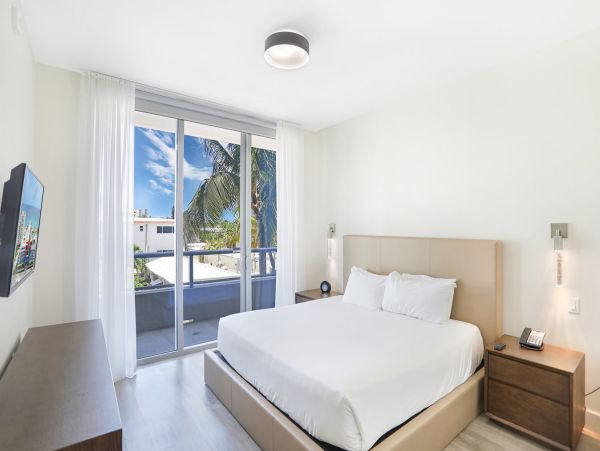 Ocean Front Hollywood Vacation Condo