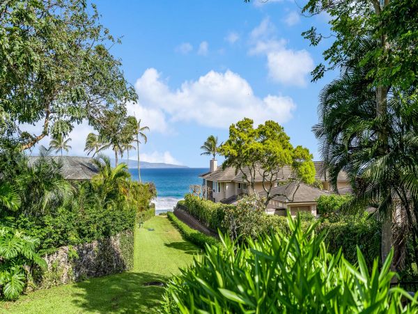 Luxurious Villas: Stunning Ocean Views & Free Activities in Kapalua, Maui
