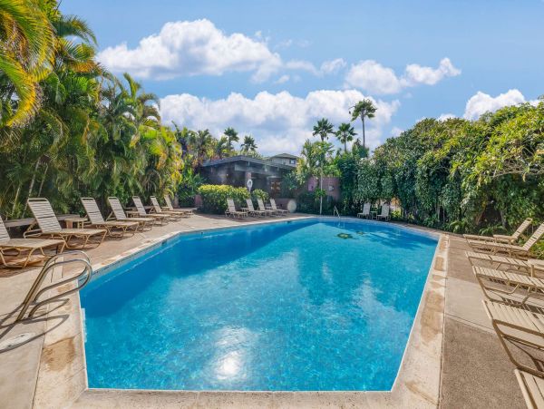 Luxurious Villas: Stunning Ocean Views & Free Activities in Kapalua, Maui