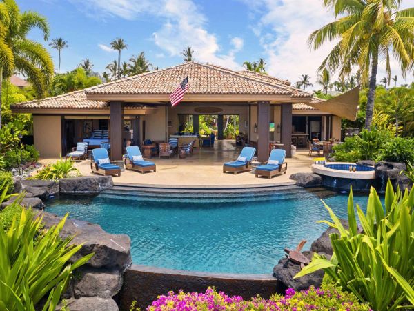 Oceanfront Luxurious 4 Bedroom Villa Amazing Amenities