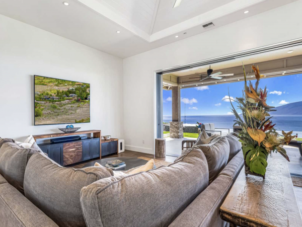 West Maui Oceanfront Luxury Vacation Villa