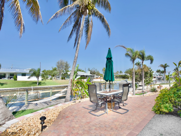 Fort Myers Beach Lovely 2 Bedroom Canal Home