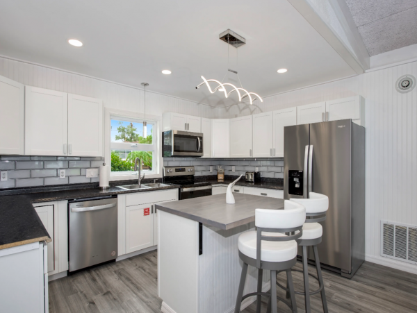 Fort Myers Beach Lovely 2 Bedroom Canal Home