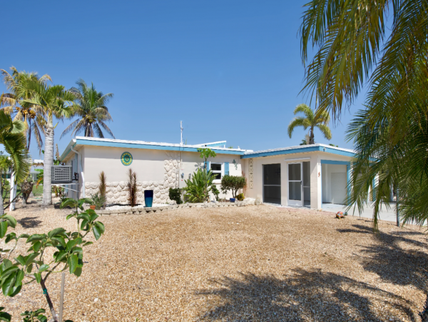 Fort Myers Beach Lovely 2 Bedroom Canal Home