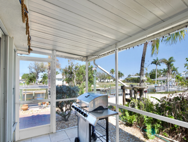 Fort Myers Beach Lovely 2 Bedroom Canal Home