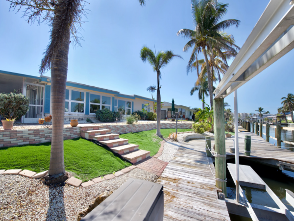 Fort Myers Beach Lovely 2 Bedroom Canal Home