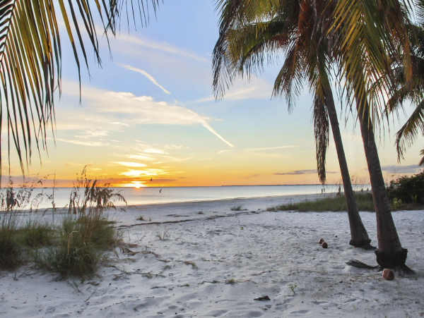 Fort Myers Beach Lovely 2 Bedroom Canal Home