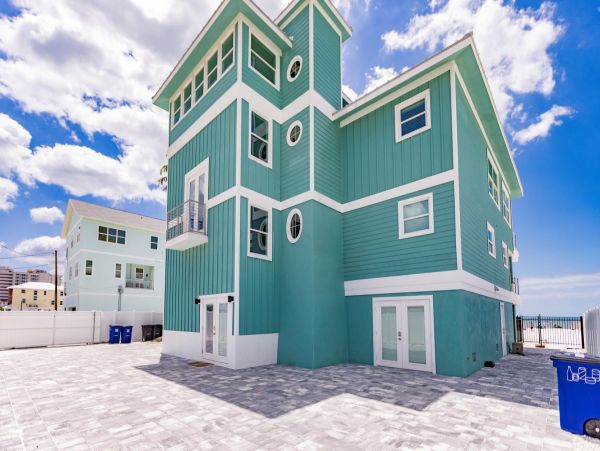 Beachfront 5 Bedroom Vacation Rental in Fort Myers
