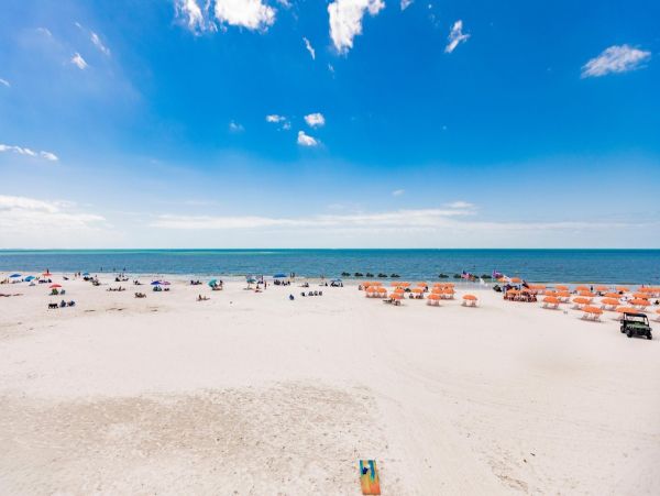 Beachfront 5 Bedroom Vacation Rental in Fort Myers
