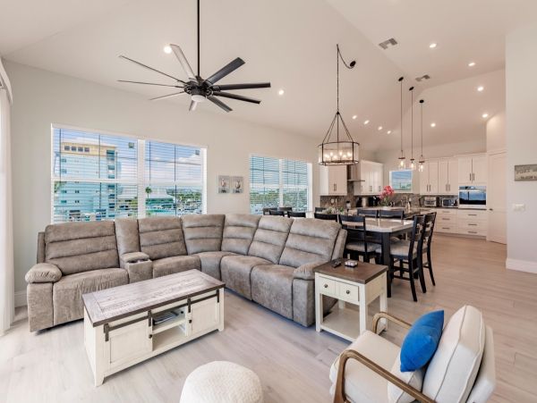 Beachfront 5 Bedroom Vacation Rental in Fort Myers