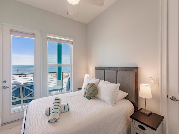 Beachfront 5 Bedroom Vacation Rental in Fort Myers