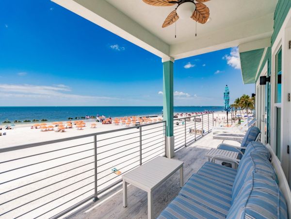 Beachfront 5 Bedroom Vacation Rental in Fort Myers