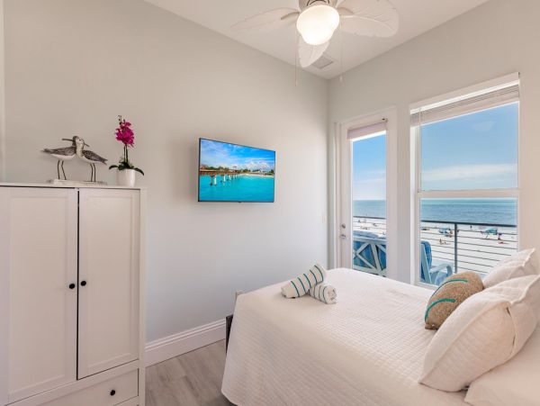 Beachfront 5 Bedroom Vacation Rental in Fort Myers