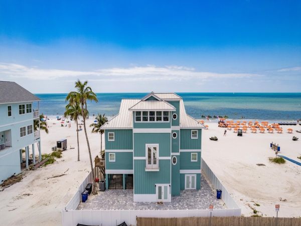 Beachfront 5 Bedroom Vacation Rental in Fort Myers