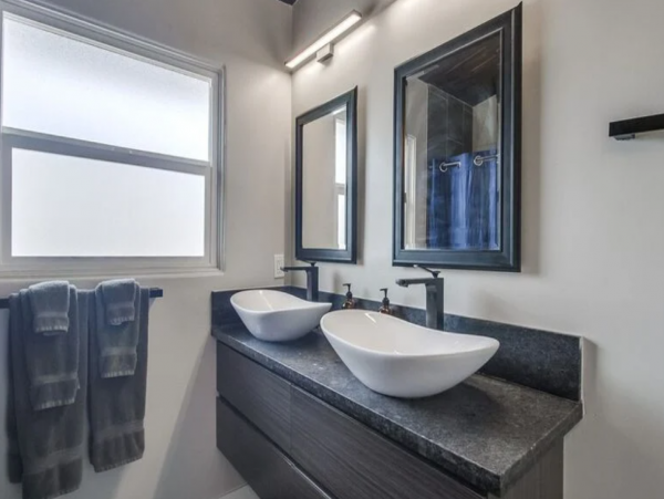 Lovely Two-Unit Vacation Rental with Four Bedrooms in Mission Beach