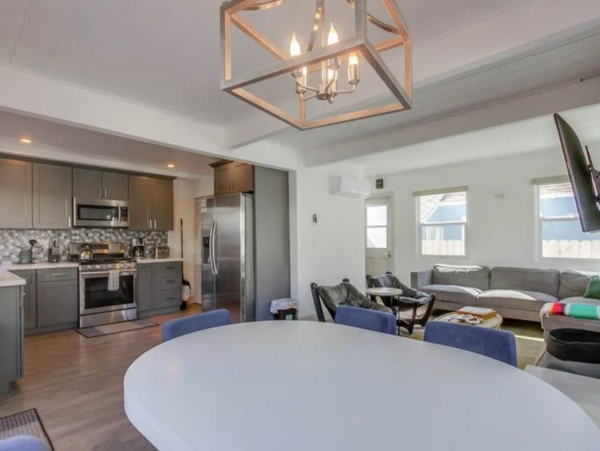 Lovely Two-Unit Vacation Rental with Four Bedrooms in Mission Beach