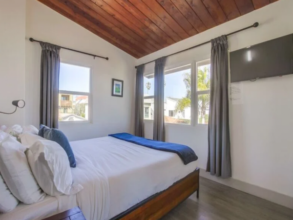 Lovely Two-Unit Vacation Rental with Four Bedrooms in Mission Beach