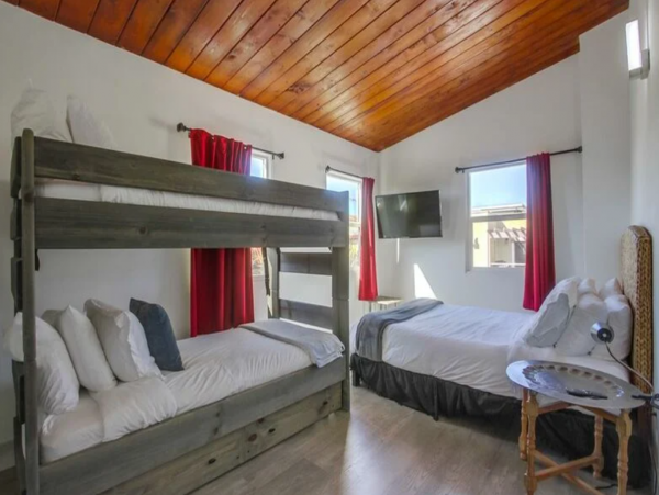 Lovely Two-Unit Vacation Rental with Four Bedrooms in Mission Beach