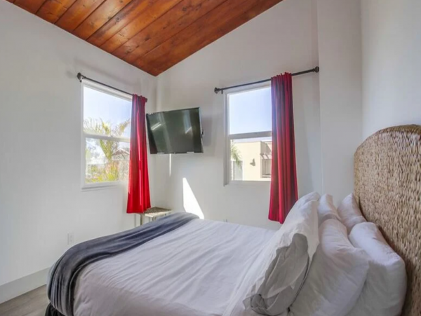 Lovely Two-Unit Vacation Rental with Four Bedrooms in Mission Beach