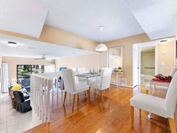 Lovely Siesta Key Condo with 2 Bedrooms & Lake Views