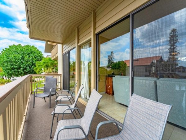 Lovely Siesta Key Condo with 2 Bedrooms & Lake Views