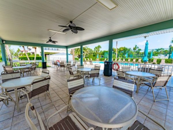 Lovely Siesta Key Condo with 2 Bedrooms & Lake Views