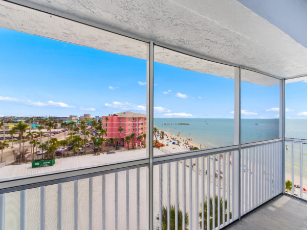Lovely Penthouse in Fort Myers Beach with Full Ocean Views