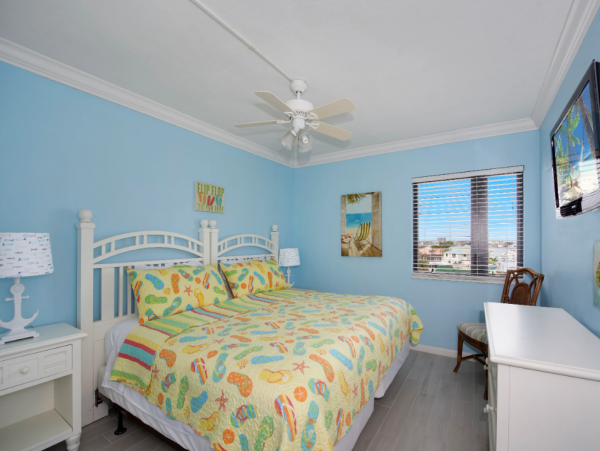 Lovely Penthouse in Fort Myers Beach with Full Ocean Views