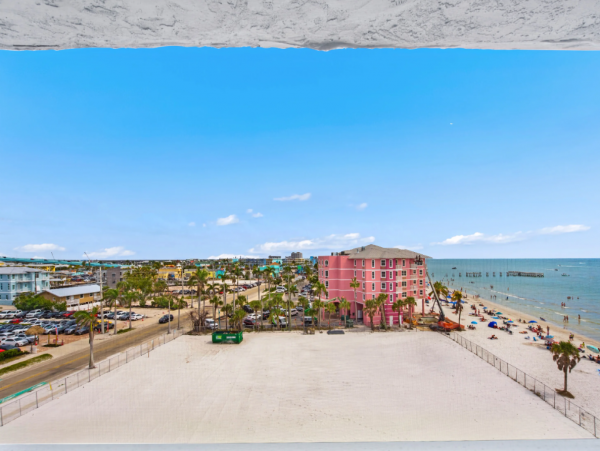 Lovely Penthouse in Fort Myers Beach with Full Ocean Views